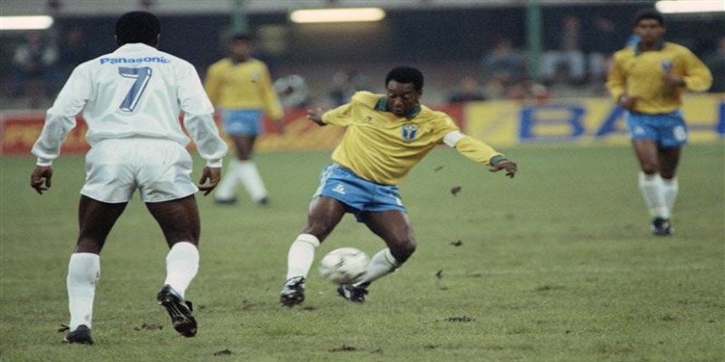 Pelé: The Legend Who Revolutionized Football Forever